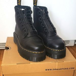 Dr. Martens Retro Sinclair, Pebbled Black Leather, Size 6